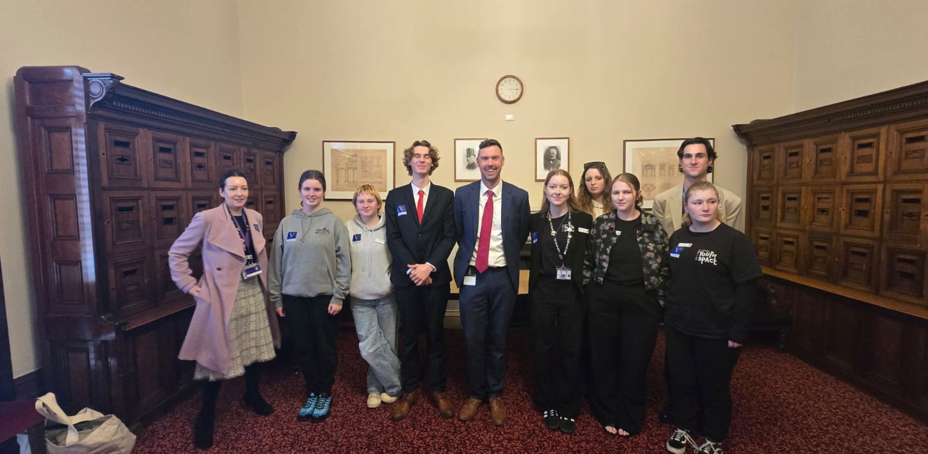 How will the apprentice help desk assist apprentices in Eastern Victoria? Main Image